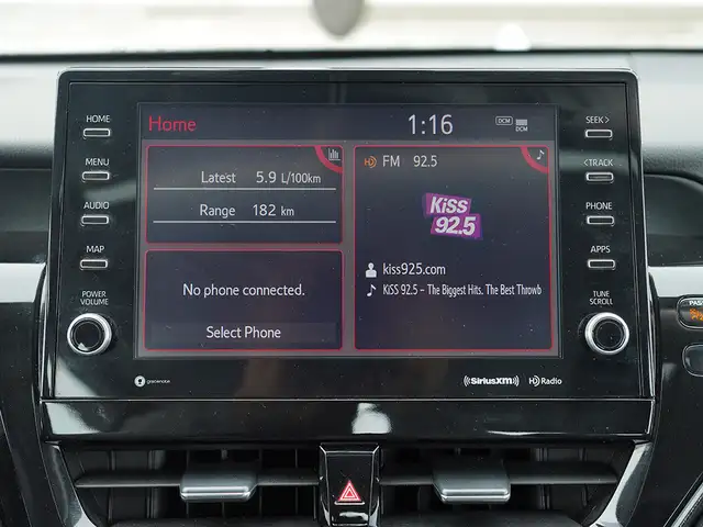 2022 Toyota Camry Hybrid XSE, Sunroof, Back Camera, Alloy Wheels - Photo 22