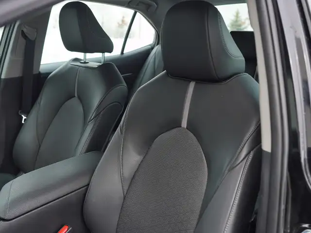 2022 Toyota Camry Hybrid XSE, Sunroof, Back Camera, Alloy Wheels - Photo 31