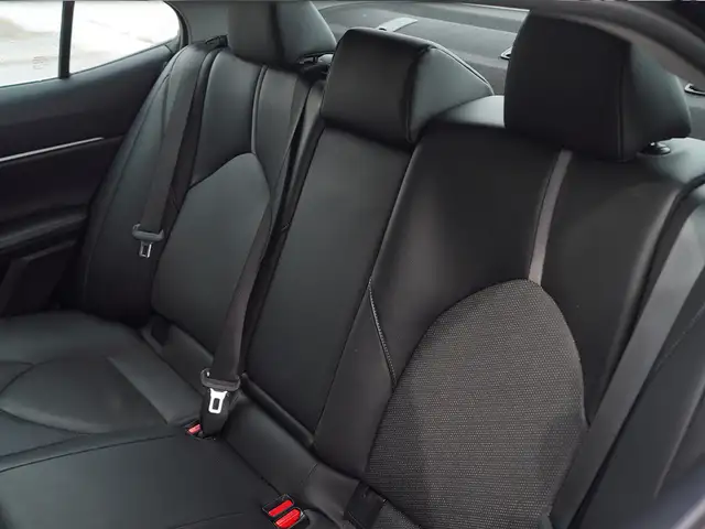 2022 Toyota Camry Hybrid XSE, Sunroof, Back Camera, Alloy Wheels - Photo 33