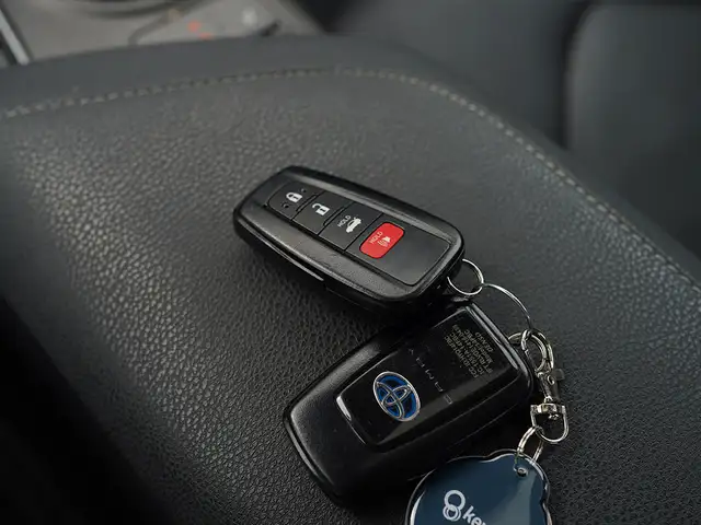 2022 Toyota Camry Hybrid XSE, Sunroof, Back Camera, Alloy Wheels - Photo 35