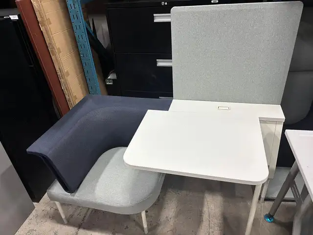Herman Miller Public Office Landscape Couch   Desk!