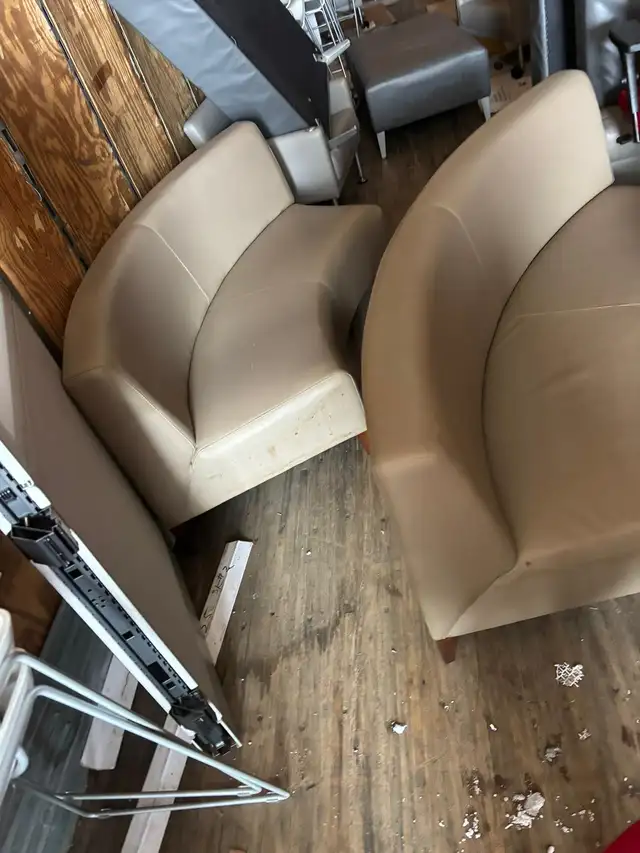 Steelcase Coalesse Circular Couch – Modern Lounge Seating | $300 - Photo 6