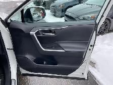 2024 Toyota RAV4 XLE - Photo 18