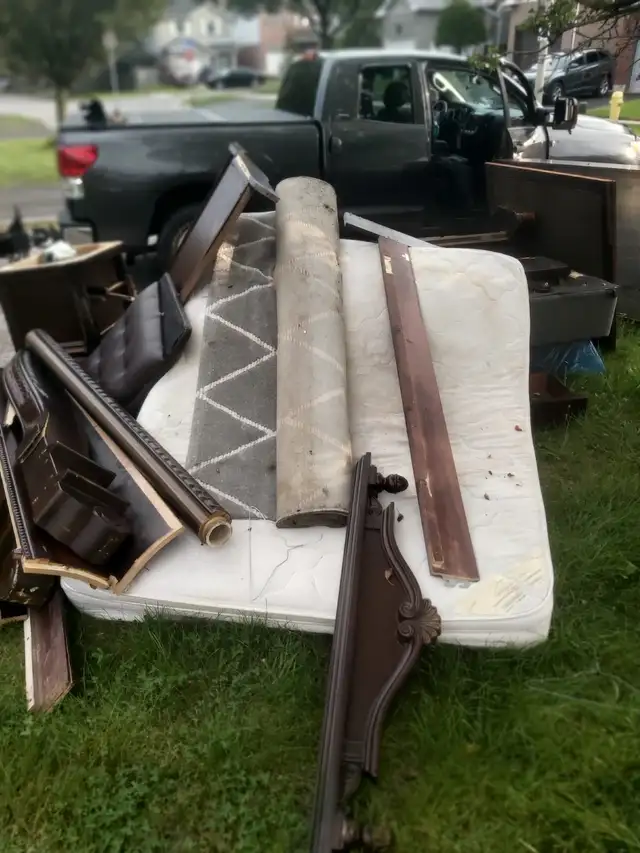 House Trash(garbage, furniture, appliance) Removal 647-957-2770 - Photo 4