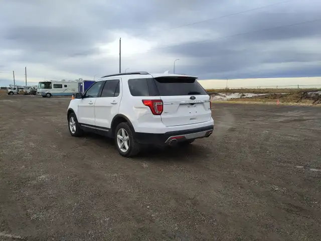 2017 Ford Explorer - Photo 3