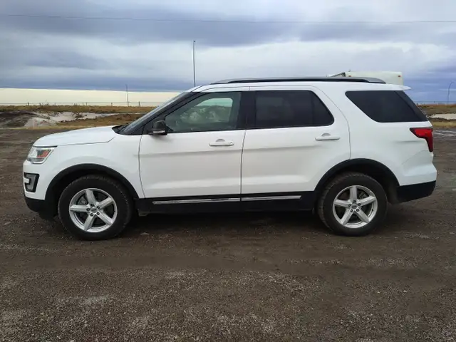 2017 Ford Explorer - Photo 5