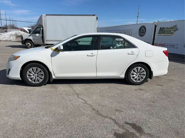 2013 Toyota Camry - Photo 2