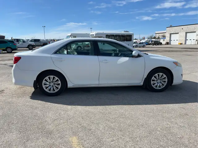 2013 Toyota Camry - Photo 6