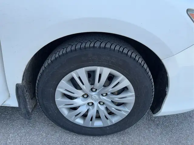 2013 Toyota Camry - Photo 20