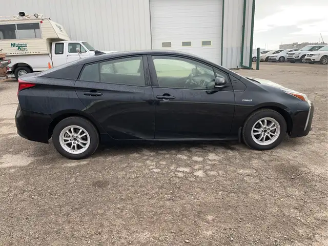 2019 Toyota Prius - Photo 7