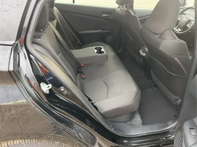 2019 Toyota Prius - Photo 16