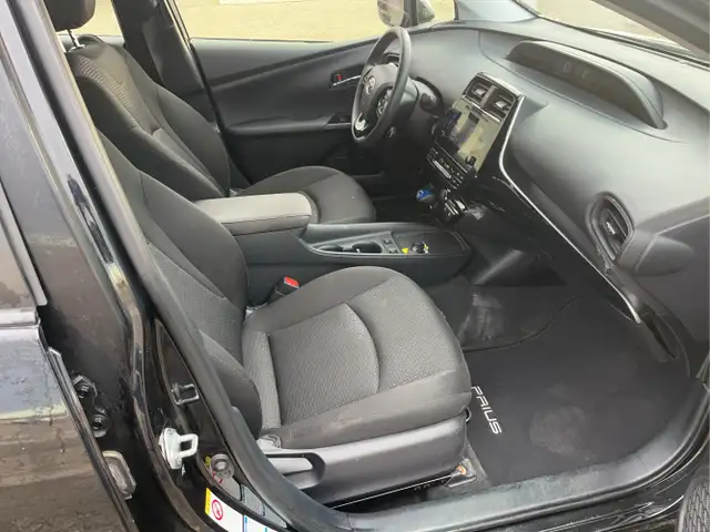 2019 Toyota Prius - Photo 17
