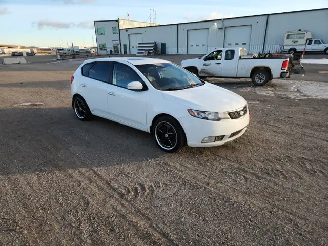 2012 Kia Forte5 - Photo 2