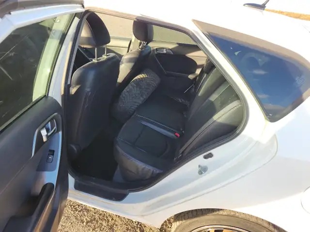 2012 Kia Forte5 - Photo 14