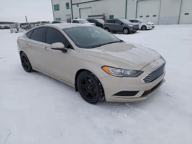 2017 Ford Fusion - Photo 2