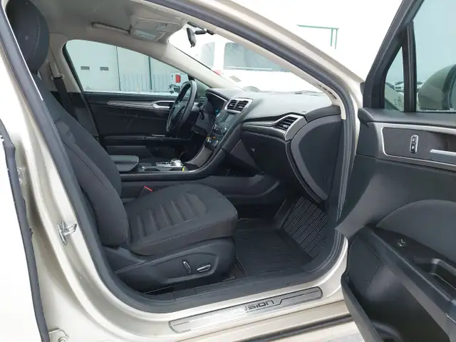 2017 Ford Fusion - Photo 20
