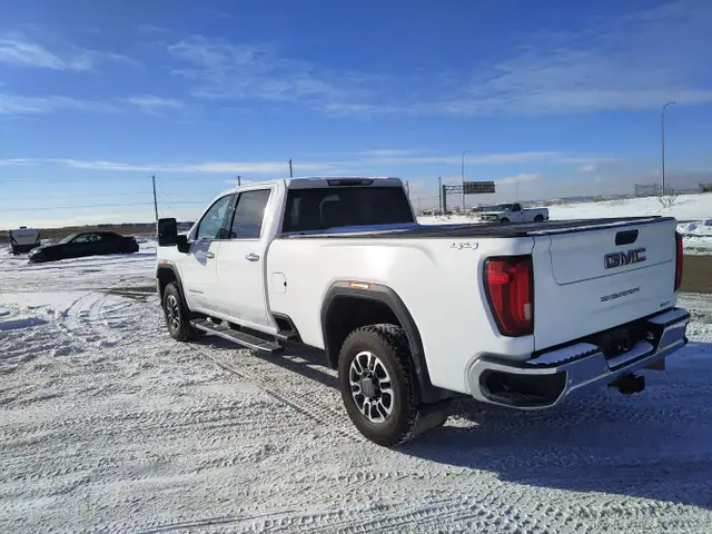 2022 GMC Sierra 3500HD - Photo 3
