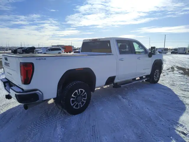 2022 GMC Sierra 3500HD - Photo 4