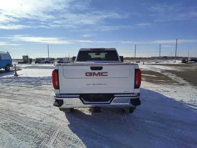 2022 GMC Sierra 3500HD - Photo 6