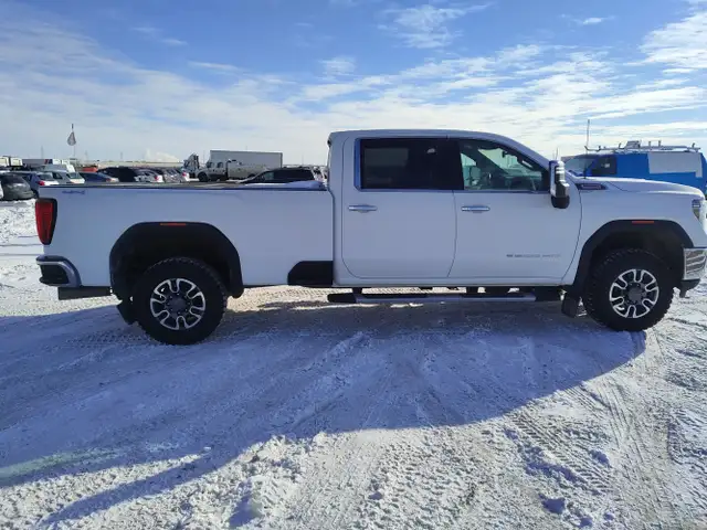 2022 GMC Sierra 3500HD - Photo 7