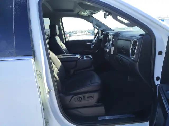 2022 GMC Sierra 3500HD - Photo 17