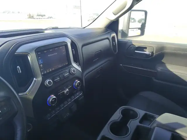 2022 GMC Sierra 3500HD - Photo 25