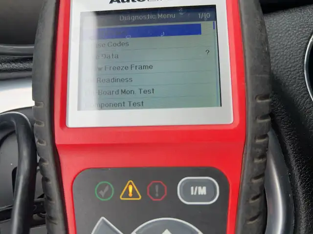 2014 Chrysler 200 - Photo 2