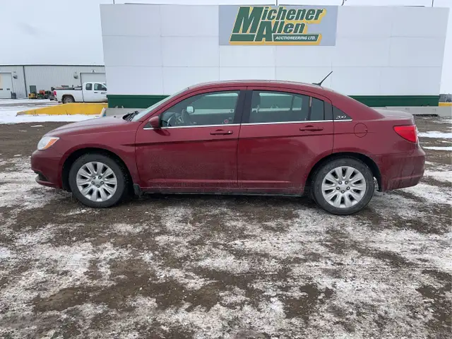 2014 Chrysler 200 - Photo 3