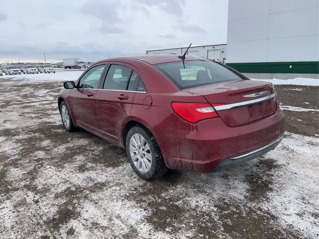 2014 Chrysler 200 - Photo 4