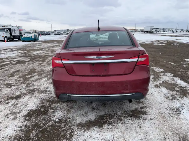 2014 Chrysler 200 - Photo 5