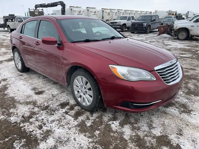 2014 Chrysler 200 - Photo 8