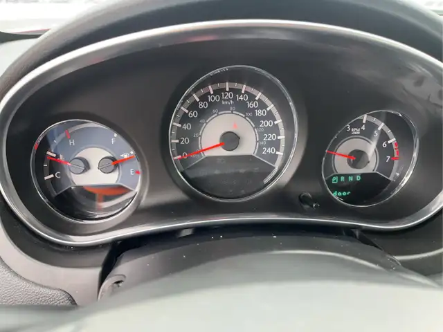 2014 Chrysler 200 - Photo 15