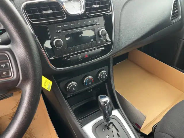 2014 Chrysler 200 - Photo 16