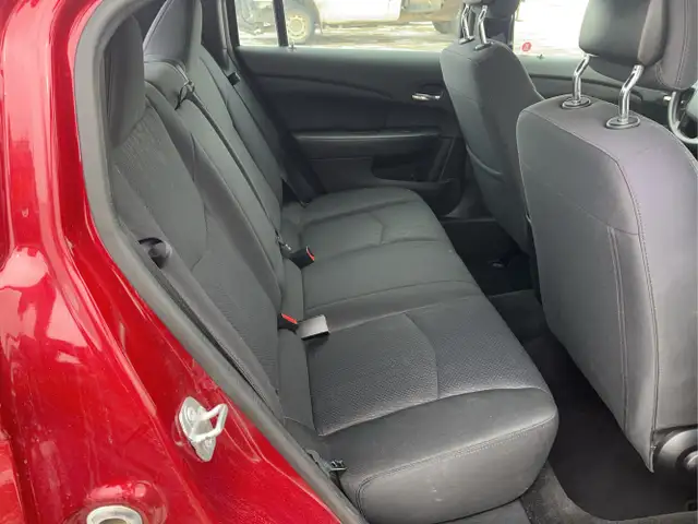 2014 Chrysler 200 - Photo 19