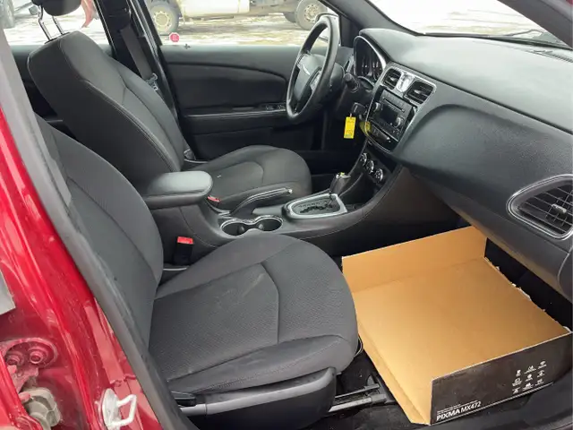 2014 Chrysler 200 - Photo 20