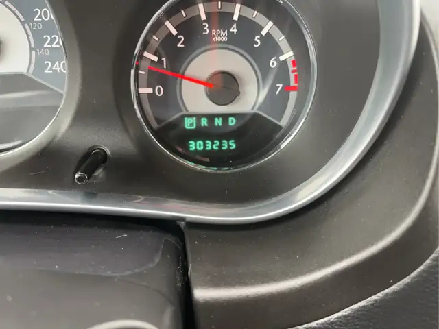 2014 Chrysler 200 - Photo 24