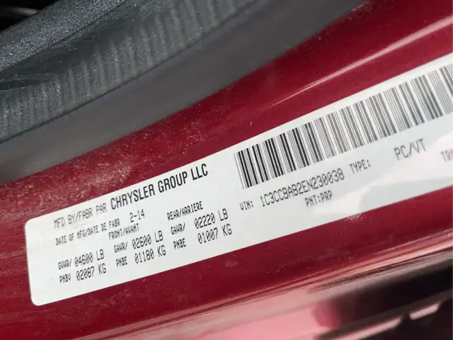 2014 Chrysler 200 - Photo 25