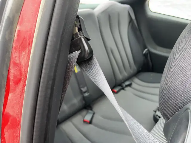 2005 Pontiac Sunfire - Photo 18