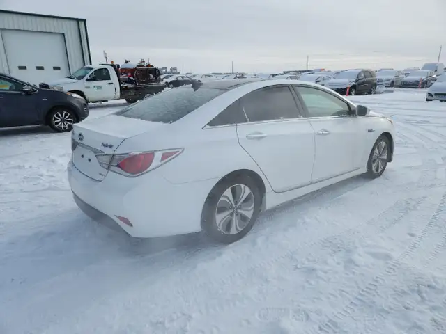 2015 Hyundai Sonata Hybrid - Photo 4