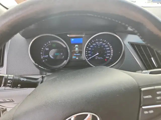2015 Hyundai Sonata Hybrid - Photo 17