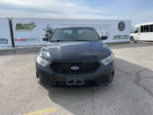 2017 Ford Taurus - Photo 8