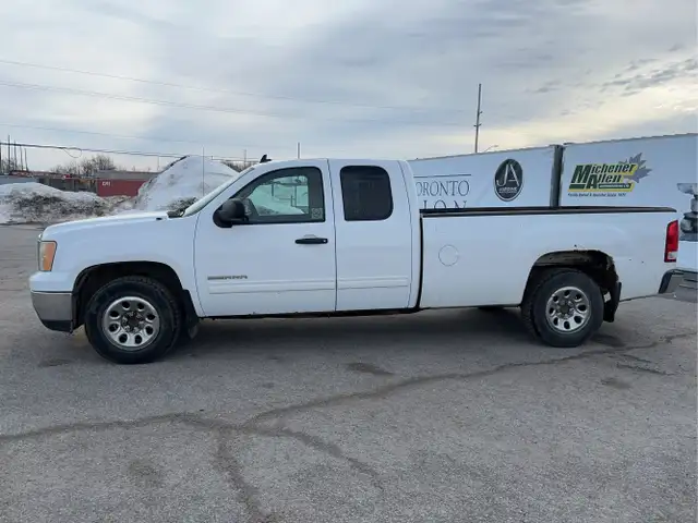 2011 GMC Sierra 1500 - Photo 2