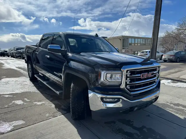 2018 GMC Sierra 1500 SLT Z71 PKG 4WD CREW CAB 5.3L V8 - Photo 3