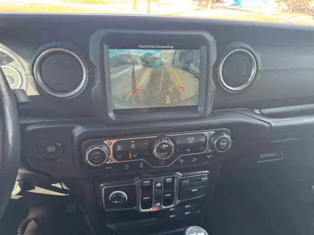 2019 Jeep Wrangler Sahara 4X4 - Photo 16