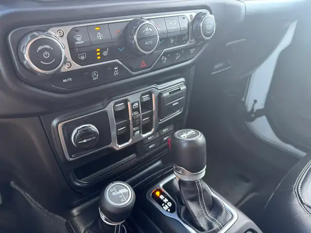 2019 Jeep Wrangler Sahara 4X4 - Photo 18