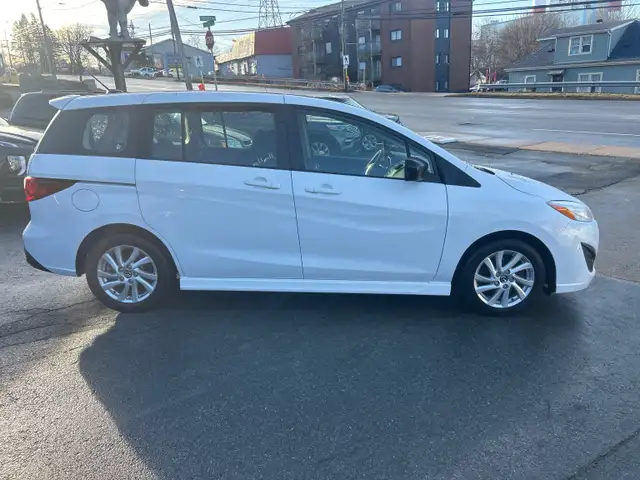 2016 Mazda 5 GS 6 Passenger, Easy on Fuel - Photo 4