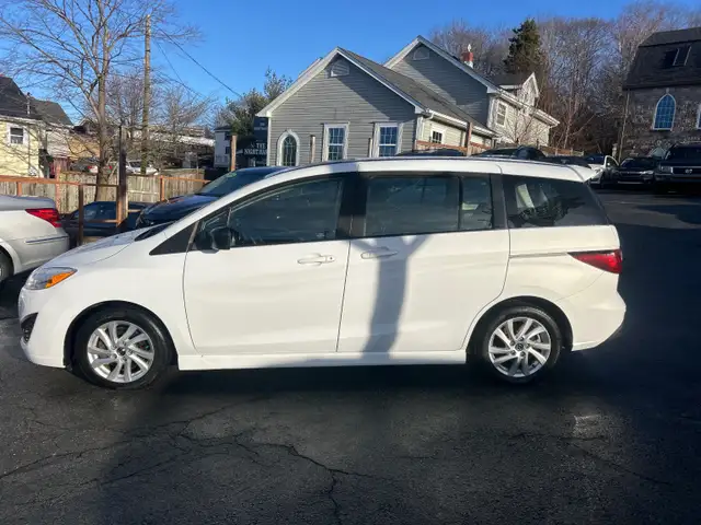 2016 Mazda 5 GS 6 Passenger, Easy on Fuel - Photo 8