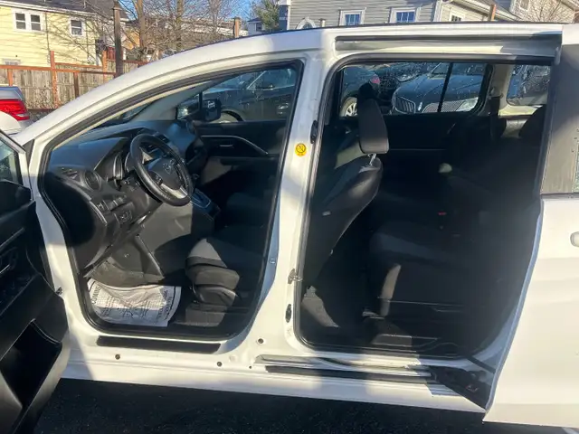 2016 Mazda 5 GS 6 Passenger, Easy on Fuel - Photo 11