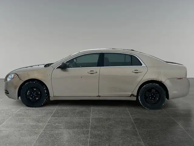 2008 Chevrolet Malibu LS / FWD - Photo 2