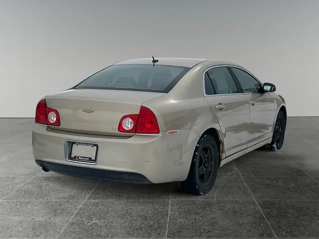 2008 Chevrolet Malibu LS / FWD - Photo 7